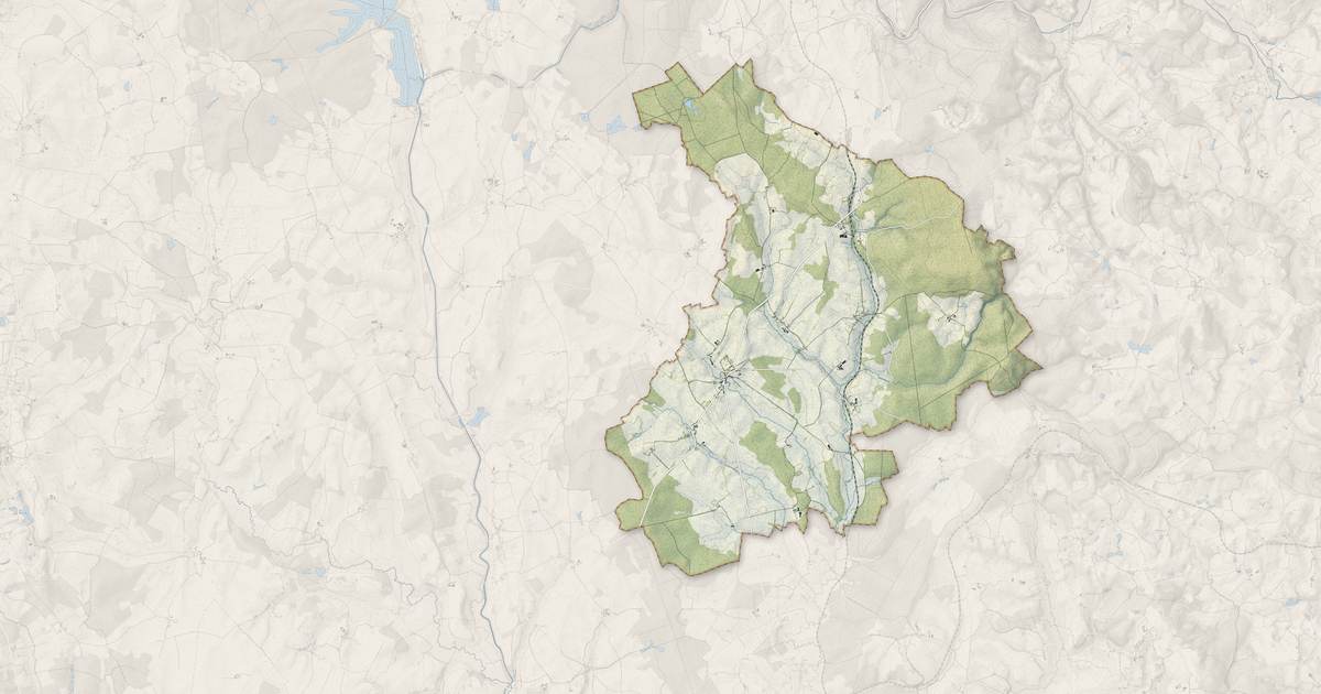 Portrait cartographique de Aunay-en-Bazois : relief, eau, forêts, bâti et voies, calculés à partir des données de l'IGN