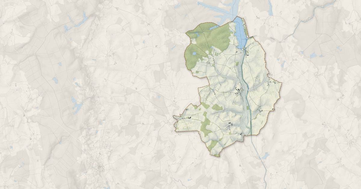 Portrait cartographique de Bazolles : relief, eau, forêts, bâti et voies, calculés à partir des données de l'IGN