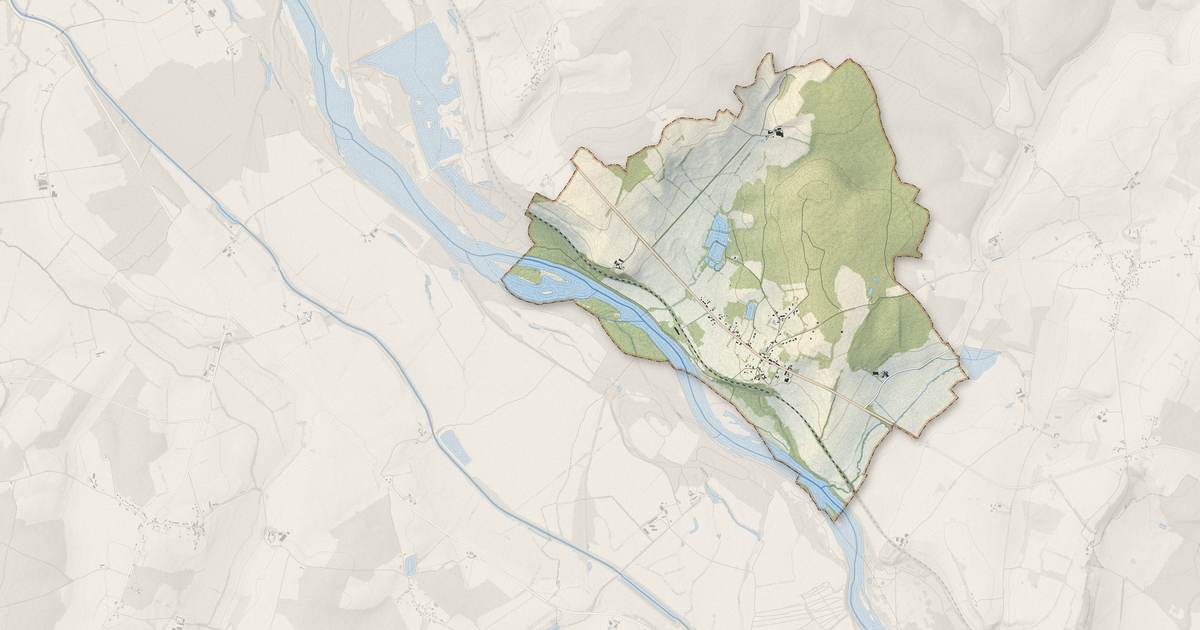 Portrait cartographique de Béard : relief, eau, forêts, bâti et voies, calculés à partir des données de l'IGN