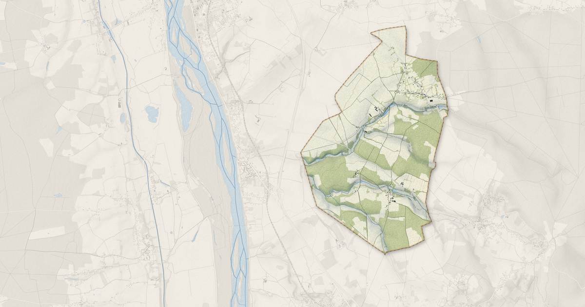Portrait cartographique de Champvoux : relief, eau, forêts, bâti et voies, calculés à partir des données de l'IGN