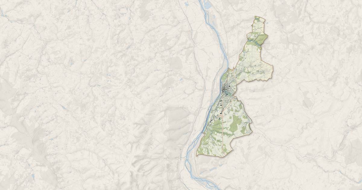 Portrait cartographique de Cosne-Cours-sur-Loire : relief, eau, forêts, bâti et voies, calculés à partir des données de l'IGN