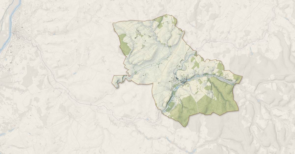 Portrait cartographique de Donzy : relief, eau, forêts, bâti et voies, calculés à partir des données de l'IGN