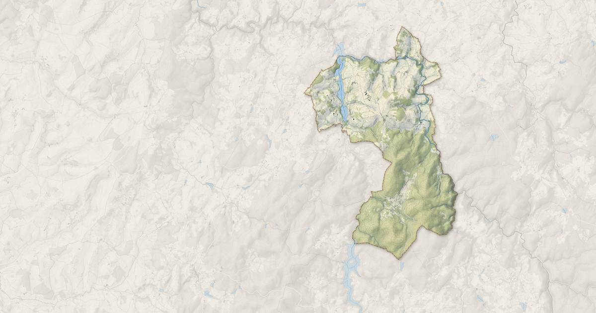 Portrait cartographique de Marigny-l'Église : relief, eau, forêts, bâti et voies, calculés à partir des données de l'IGN