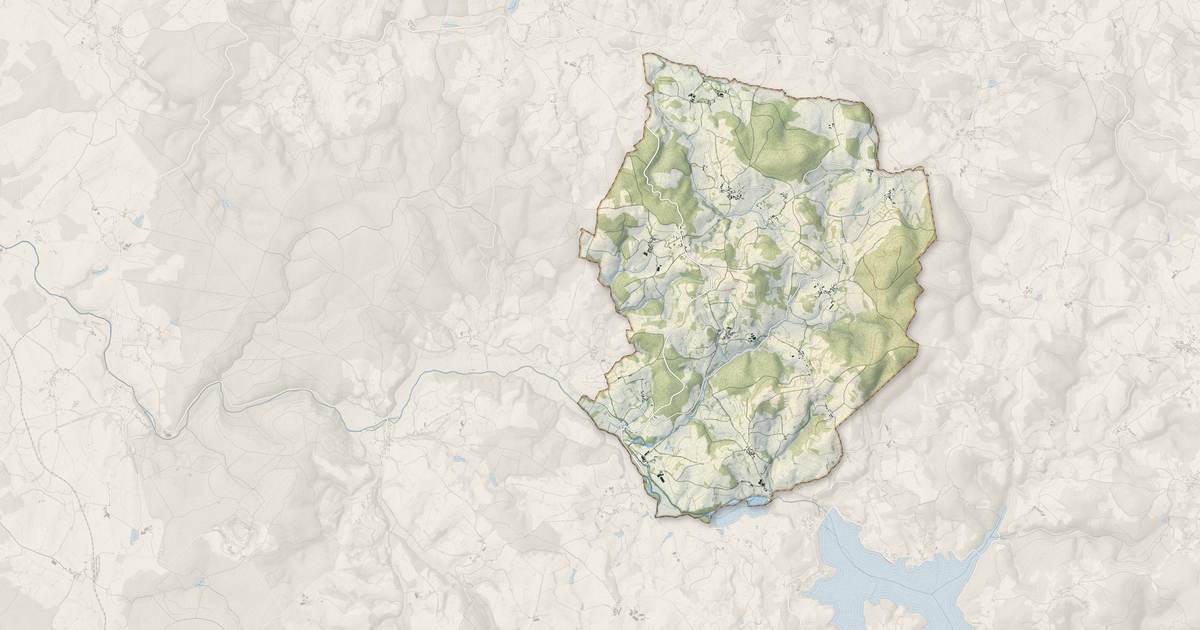 Portrait cartographique de Mhère : relief, eau, forêts, bâti et voies, calculés à partir des données de l'IGN