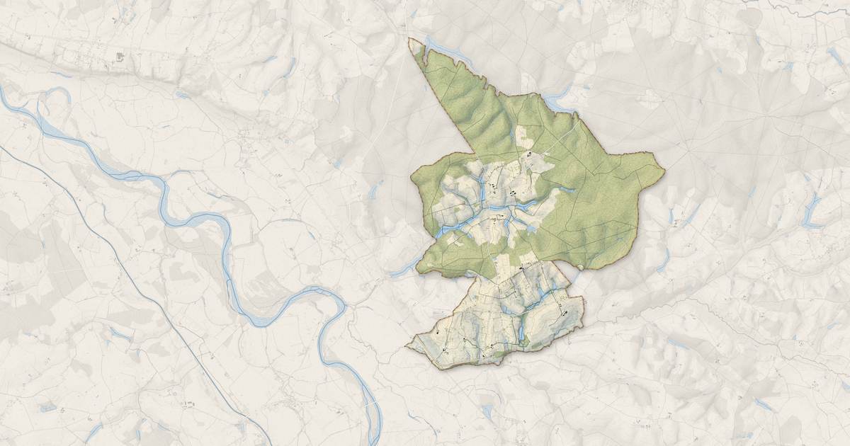 Portrait cartographique de Montambert : relief, eau, forêts, bâti et voies, calculés à partir des données de l'IGN