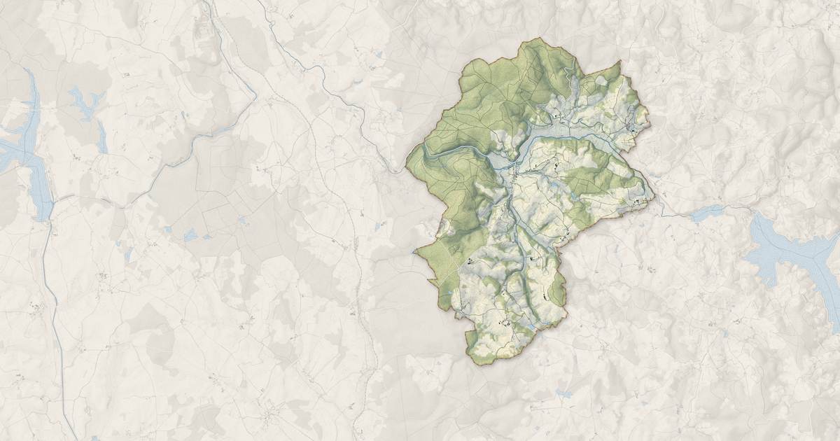 Portrait cartographique de Montreuillon : relief, eau, forêts, bâti et voies, calculés à partir des données de l'IGN