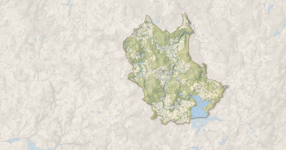 Portrait cartographique de Montsauche-les-Settons : relief, eau, forêts, bâti et voies, calculés à partir des données de l'IGN