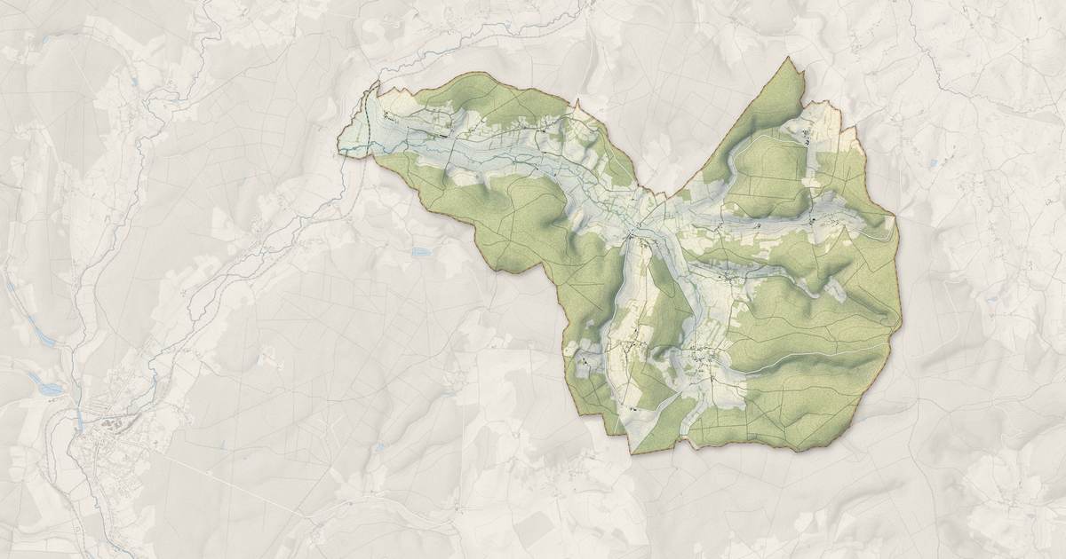 Portrait cartographique de Nolay : relief, eau, forêts, bâti et voies, calculés à partir des données de l'IGN