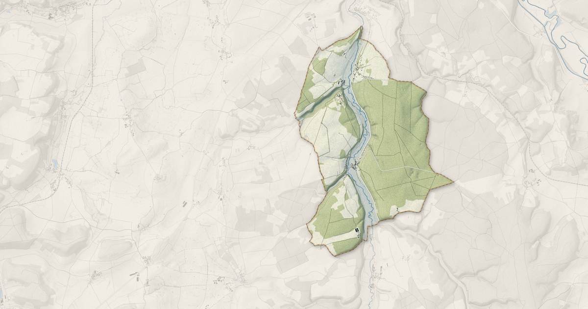 Portrait cartographique de Ouagne : relief, eau, forêts, bâti et voies, calculés à partir des données de l'IGN