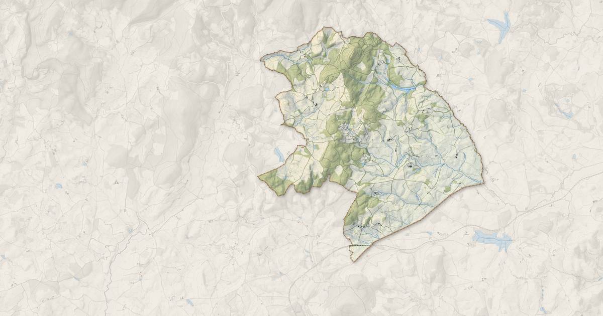 Portrait cartographique de Poil : relief, eau, forêts, bâti et voies, calculés à partir des données de l'IGN