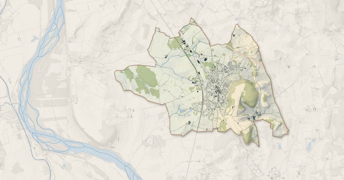 Portrait cartographique de Pougues-les-Eaux : relief, eau, forêts, bâti et voies, calculés à partir des données de l'IGN