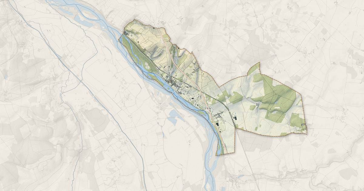 Portrait cartographique de Pouilly-sur-Loire : relief, eau, forêts, bâti et voies, calculés à partir des données de l'IGN