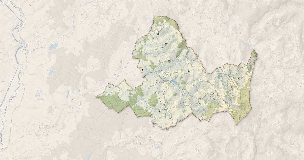 Portrait cartographique de Préporché : relief, eau, forêts, bâti et voies, calculés à partir des données de l'IGN
