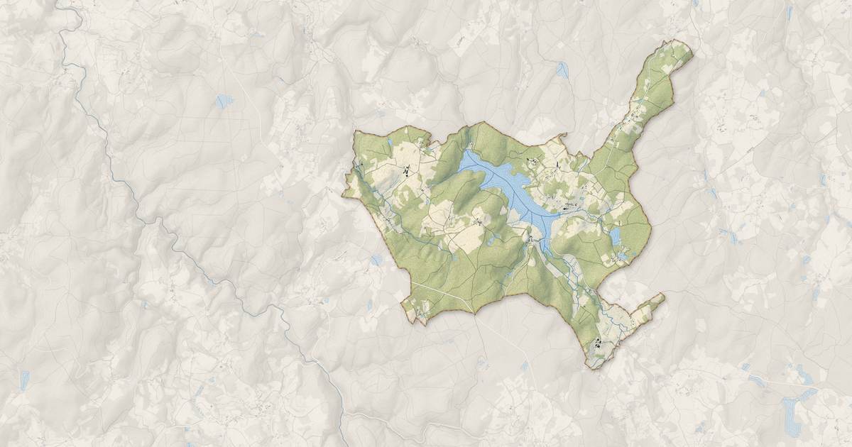 Portrait cartographique de Saint-Agnan-en-Morvan : relief, eau, forêts, bâti et voies, calculés à partir des données de l'IGN