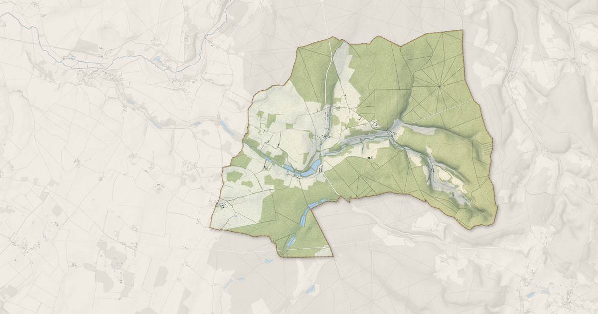 Portrait cartographique de Sainte-Colombe-des-Bois : relief, eau, forêts, bâti et voies, calculés à partir des données de l'IGN