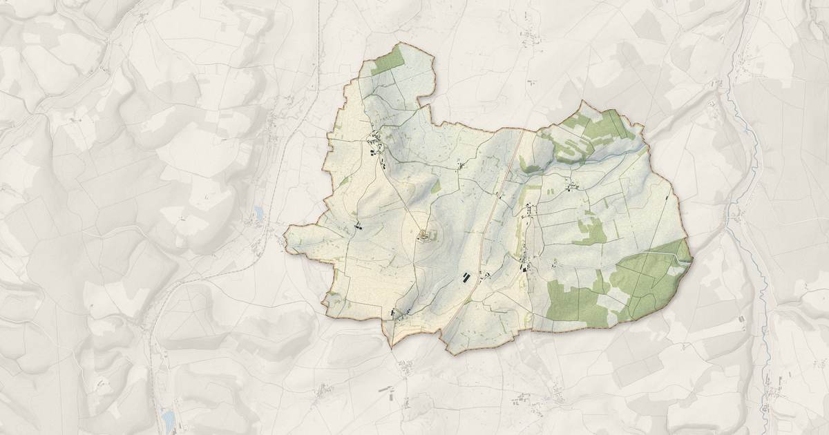 Portrait cartographique de Saint-Pierre-du-Mont : relief, eau, forêts, bâti et voies, calculés à partir des données de l'IGN