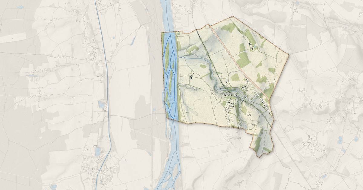 Portrait cartographique de Tronsanges : relief, eau, forêts, bâti et voies, calculés à partir des données de l'IGN