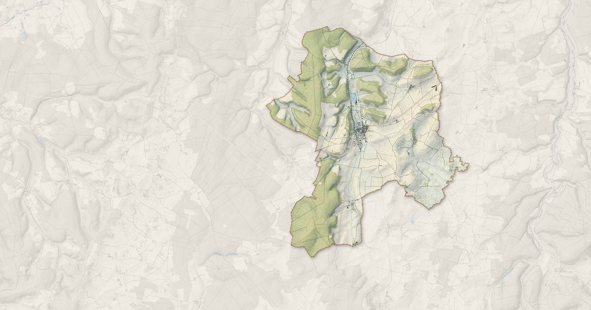 Portrait cartographique de Varzy : relief, eau, forêts, bâti et voies, calculés à partir des données de l'IGN