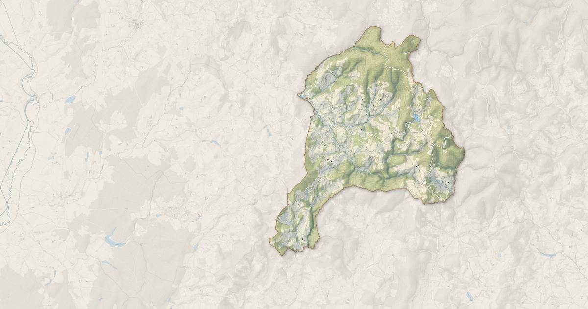 Portrait cartographique de Villapourçon : relief, eau, forêts, bâti et voies, calculés à partir des données de l'IGN