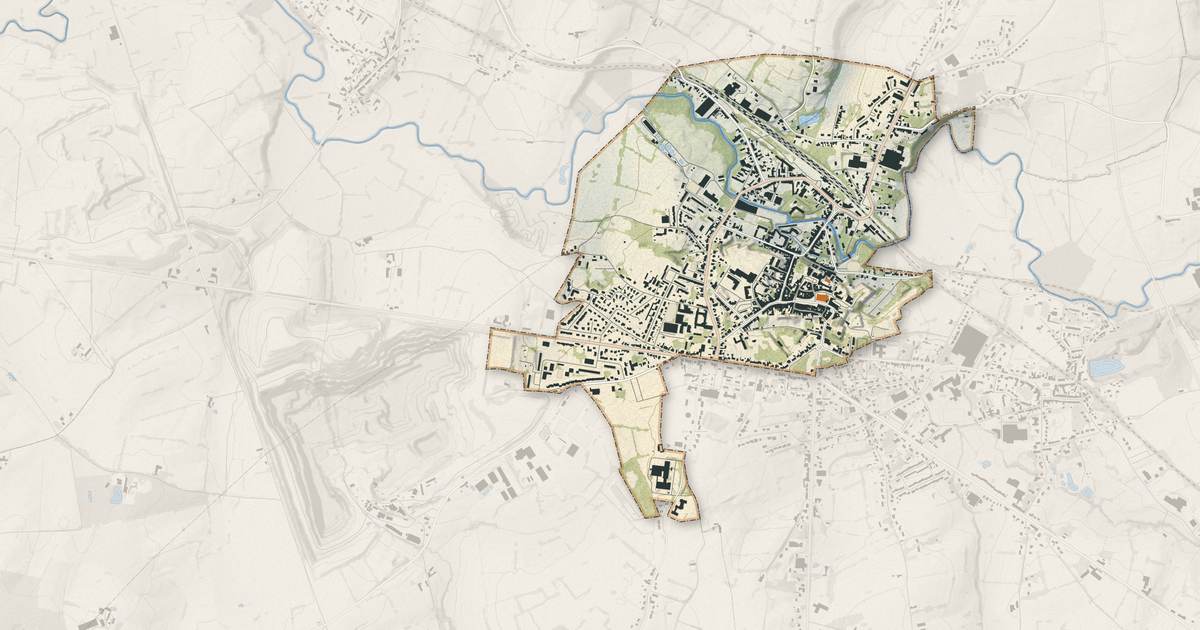 Portrait cartographique de Avesnes-sur-Helpe : relief, eau, forêts, bâti et voies, calculés à partir des données de l'IGN