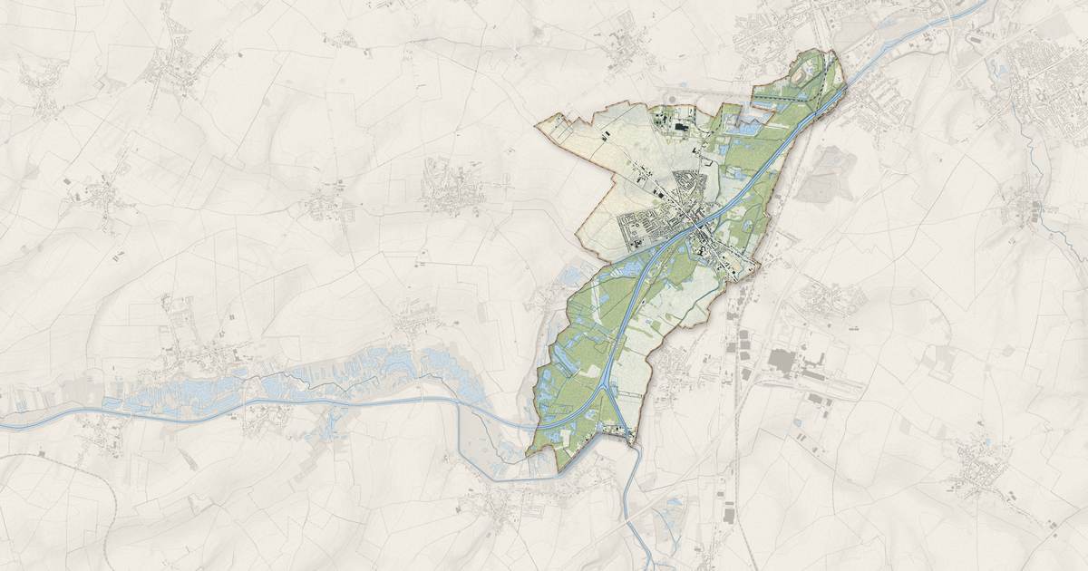 Portrait cartographique de Bouchain : relief, eau, forêts, bâti et voies, calculés à partir des données de l'IGN