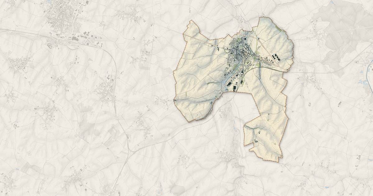 Portrait cartographique de Le Cateau-Cambrésis : relief, eau, forêts, bâti et voies, calculés à partir des données de l'IGN