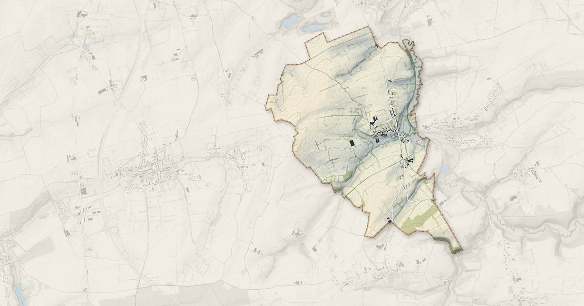 Portrait cartographique de Damousies : relief, eau, forêts, bâti et voies, calculés à partir des données de l'IGN
