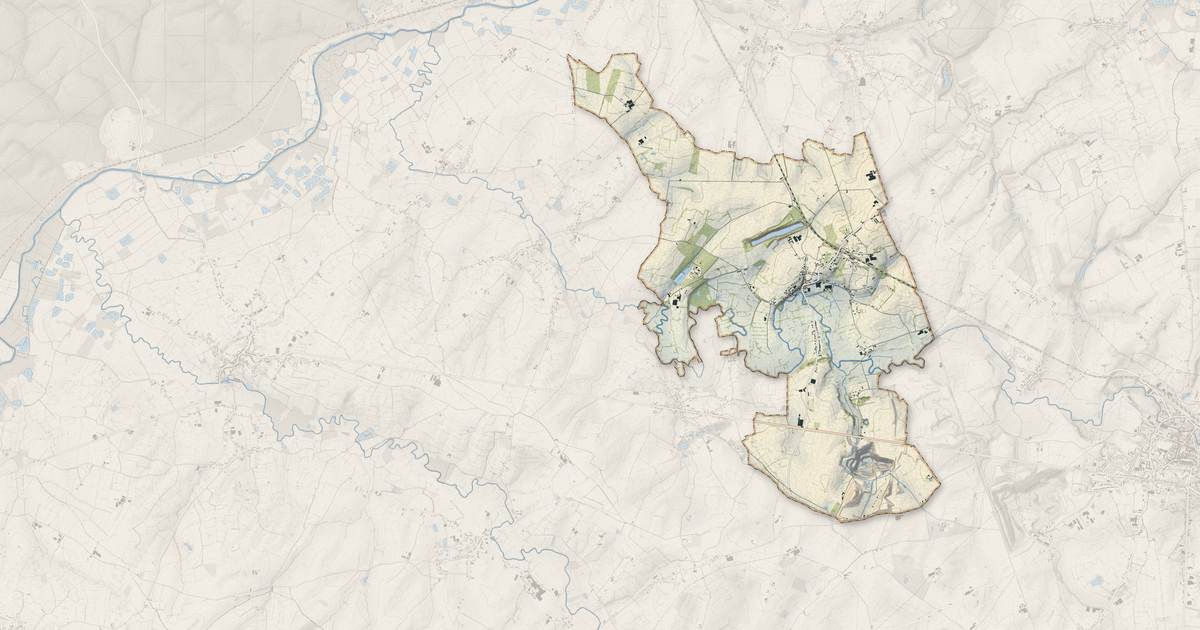 Portrait cartographique de Dompierre-sur-Helpe : relief, eau, forêts, bâti et voies, calculés à partir des données de l'IGN