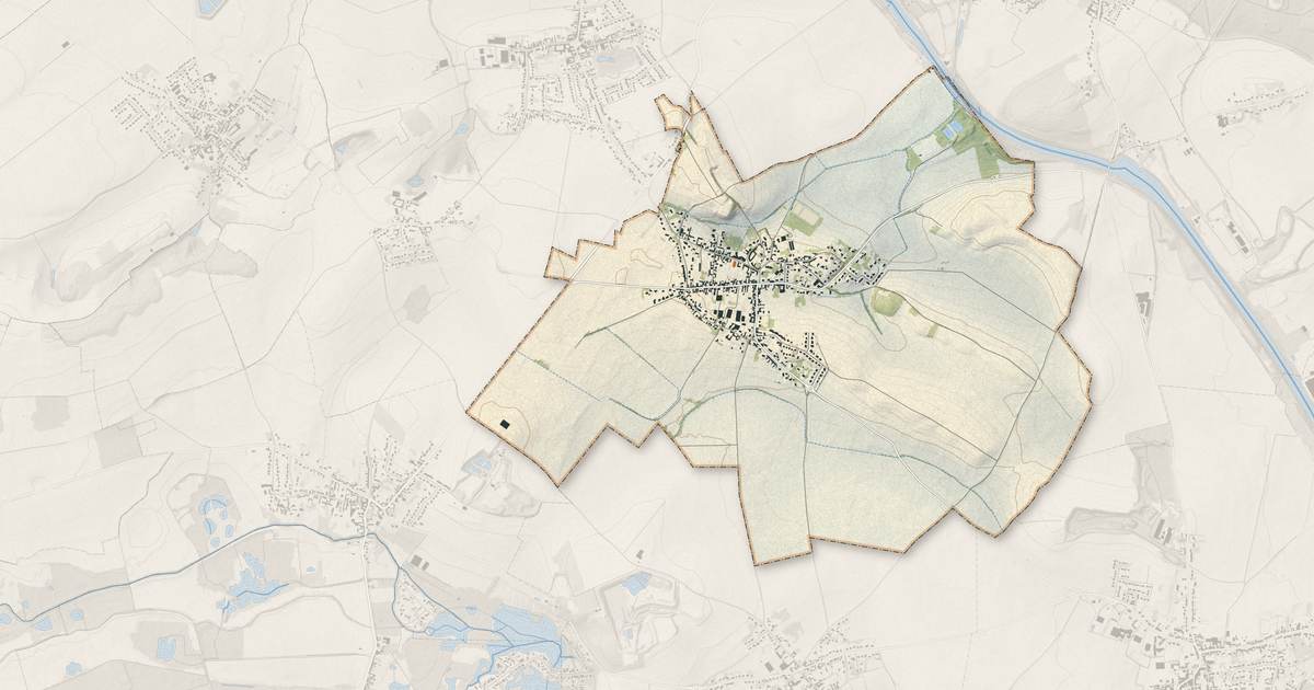 Portrait cartographique de Estrées : relief, eau, forêts, bâti et voies, calculés à partir des données de l'IGN
