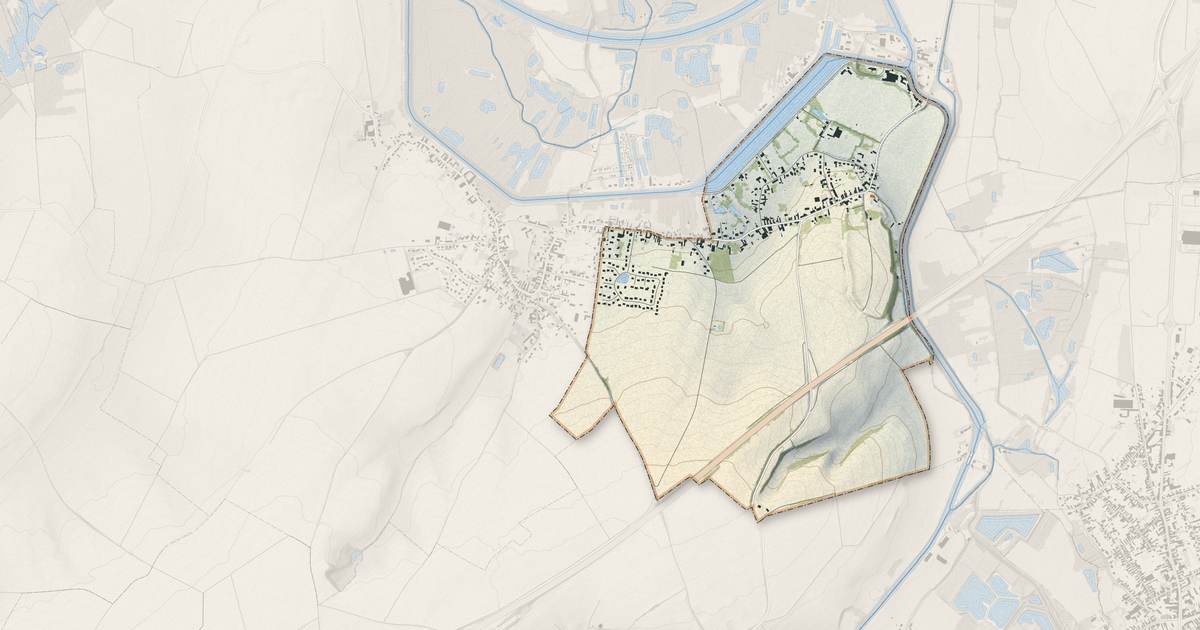Portrait cartographique de Estrun : relief, eau, forêts, bâti et voies, calculés à partir des données de l'IGN