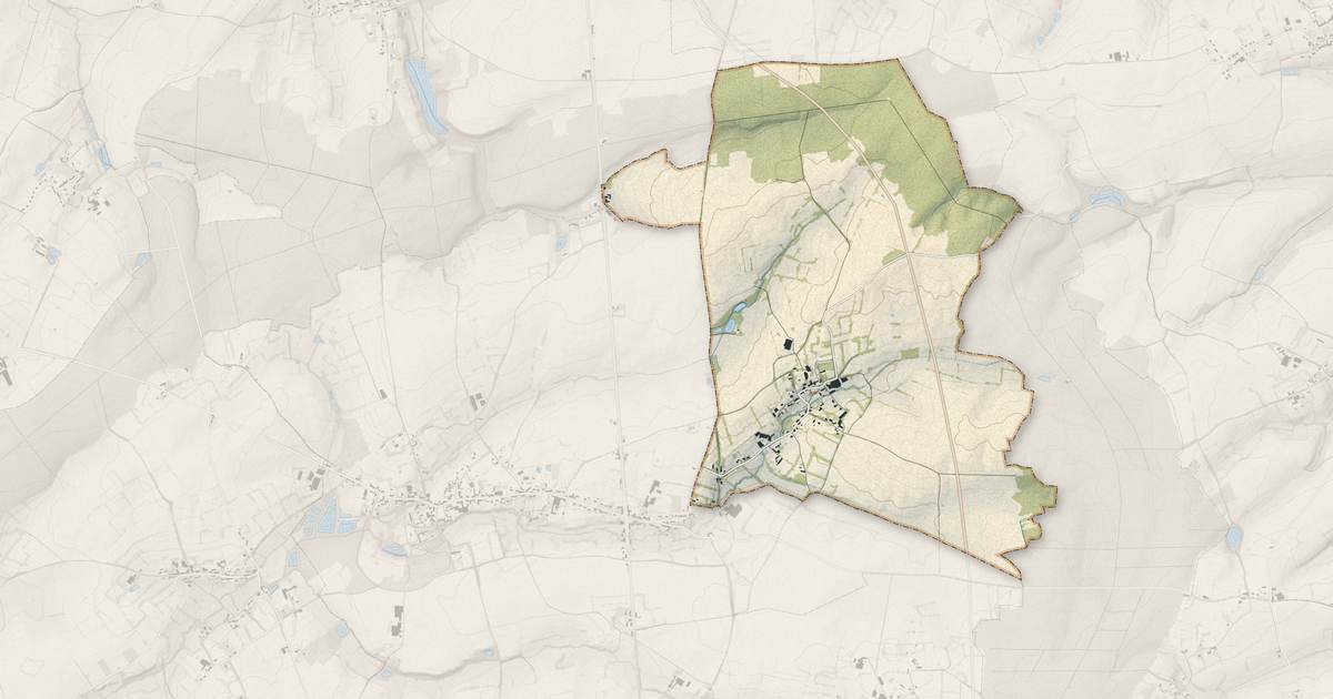 Portrait cartographique de Floursies : relief, eau, forêts, bâti et voies, calculés à partir des données de l'IGN