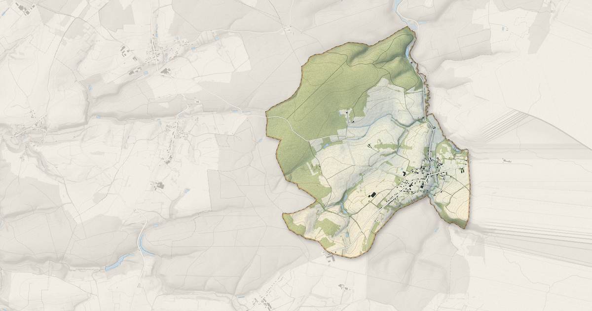 Portrait cartographique de Hestrud : relief, eau, forêts, bâti et voies, calculés à partir des données de l'IGN