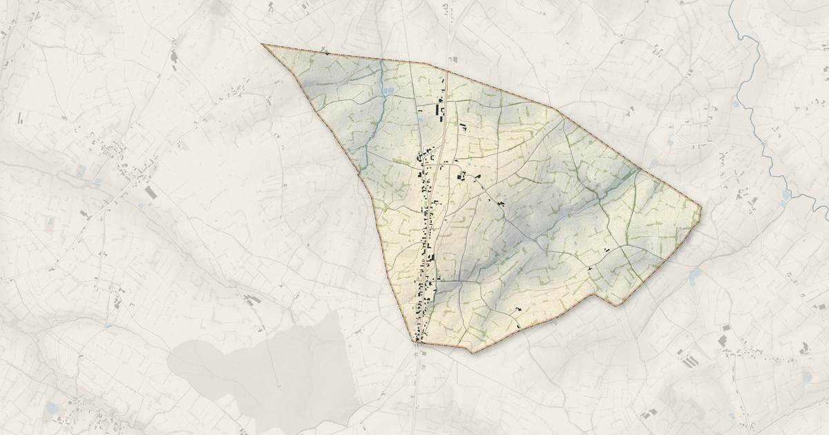Portrait cartographique de Larouillies : relief, eau, forêts, bâti et voies, calculés à partir des données de l'IGN
