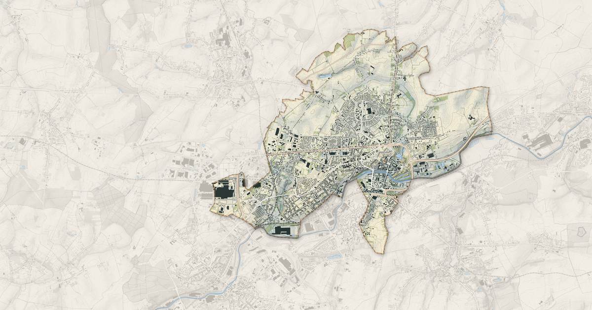 Portrait cartographique de Maubeuge : relief, eau, forêts, bâti et voies, calculés à partir des données de l'IGN