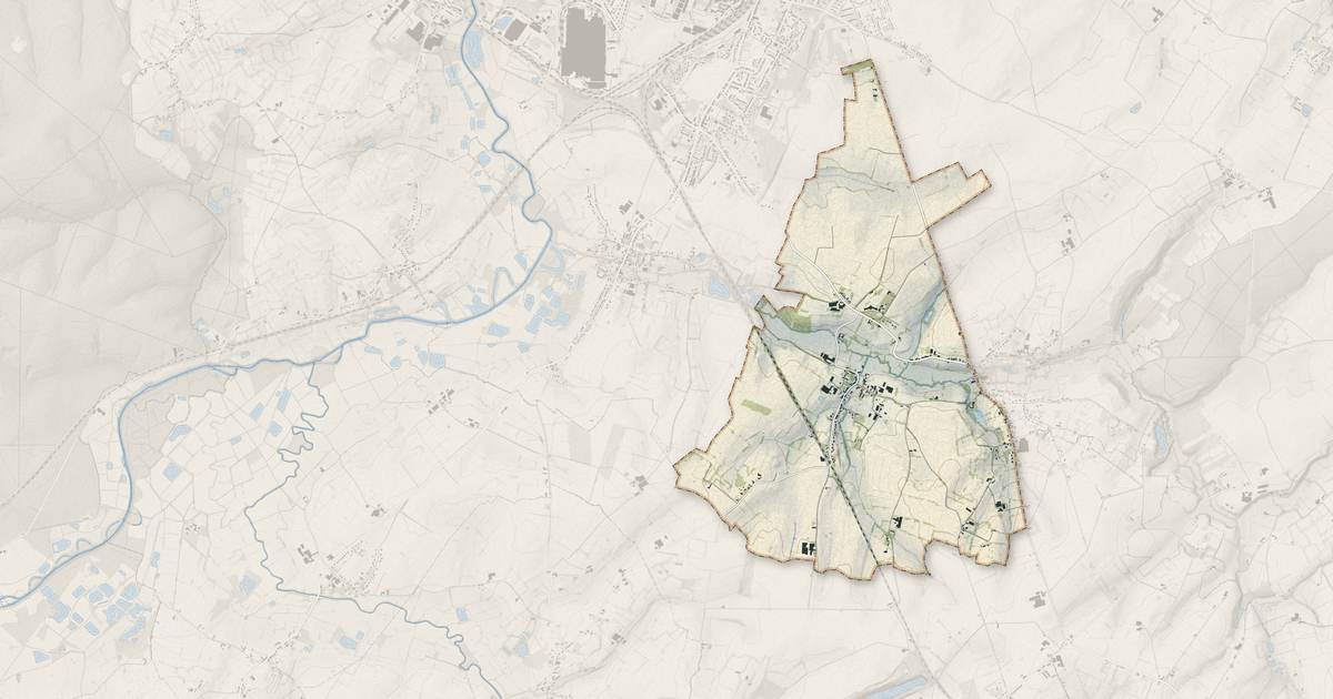 Portrait cartographique de Monceau-Saint-Waast : relief, eau, forêts, bâti et voies, calculés à partir des données de l'IGN