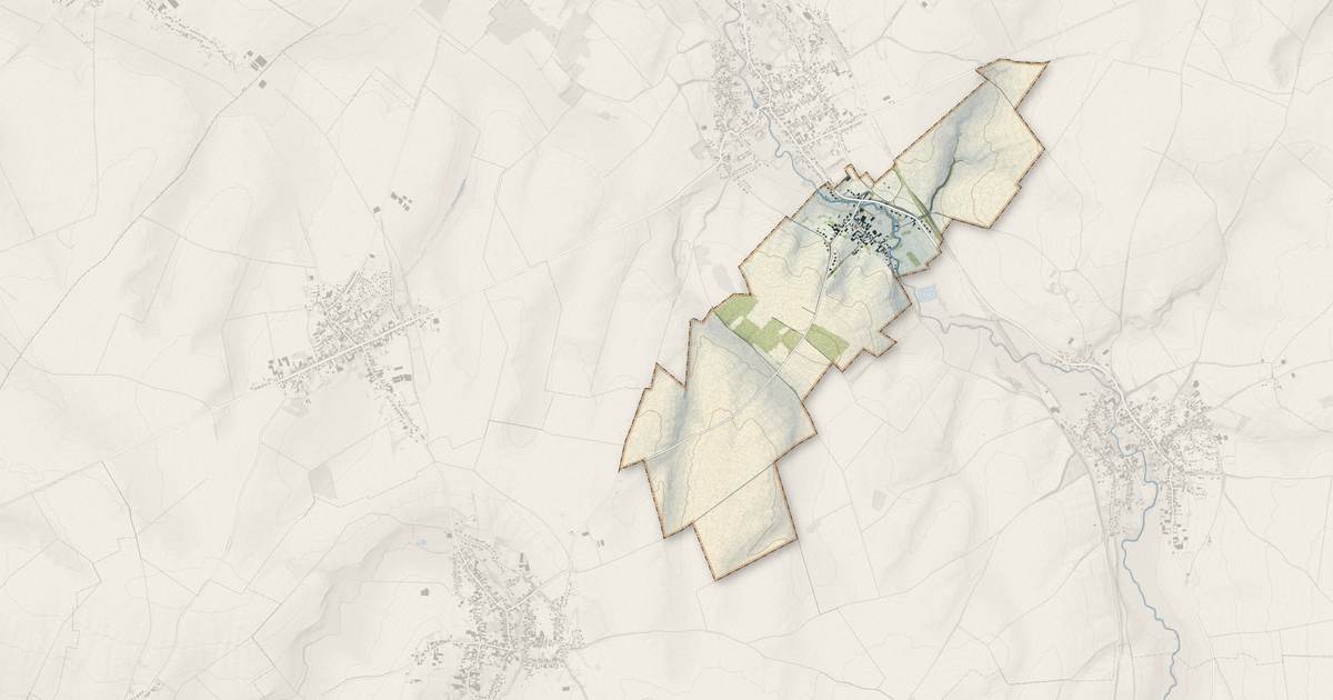 Portrait cartographique de Montrécourt : relief, eau, forêts, bâti et voies, calculés à partir des données de l'IGN