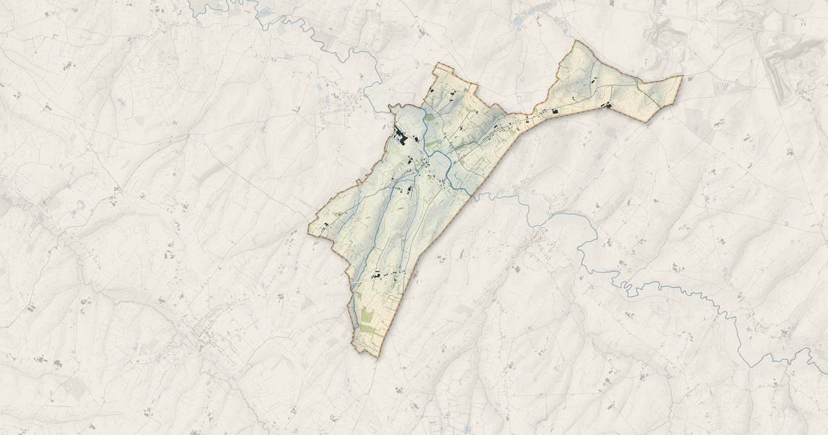 Portrait cartographique de Petit-Fayt : relief, eau, forêts, bâti et voies, calculés à partir des données de l'IGN