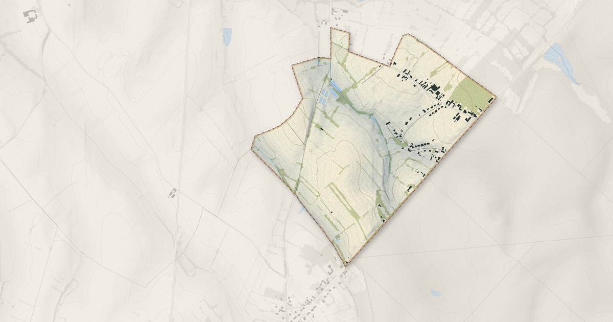 Portrait cartographique de Raucourt-au-Bois : relief, eau, forêts, bâti et voies, calculés à partir des données de l'IGN