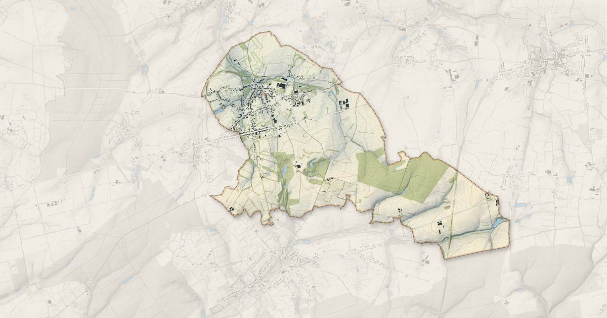Portrait cartographique de Sars-Poteries : relief, eau, forêts, bâti et voies, calculés à partir des données de l'IGN