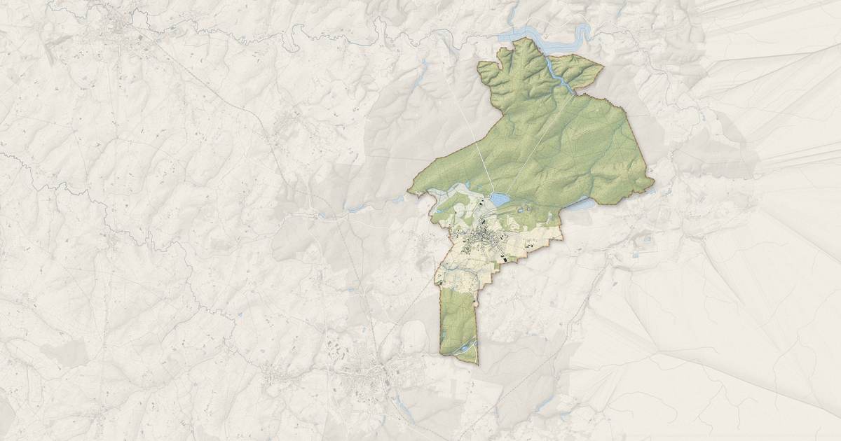 Portrait cartographique de Trélon : relief, eau, forêts, bâti et voies, calculés à partir des données de l'IGN