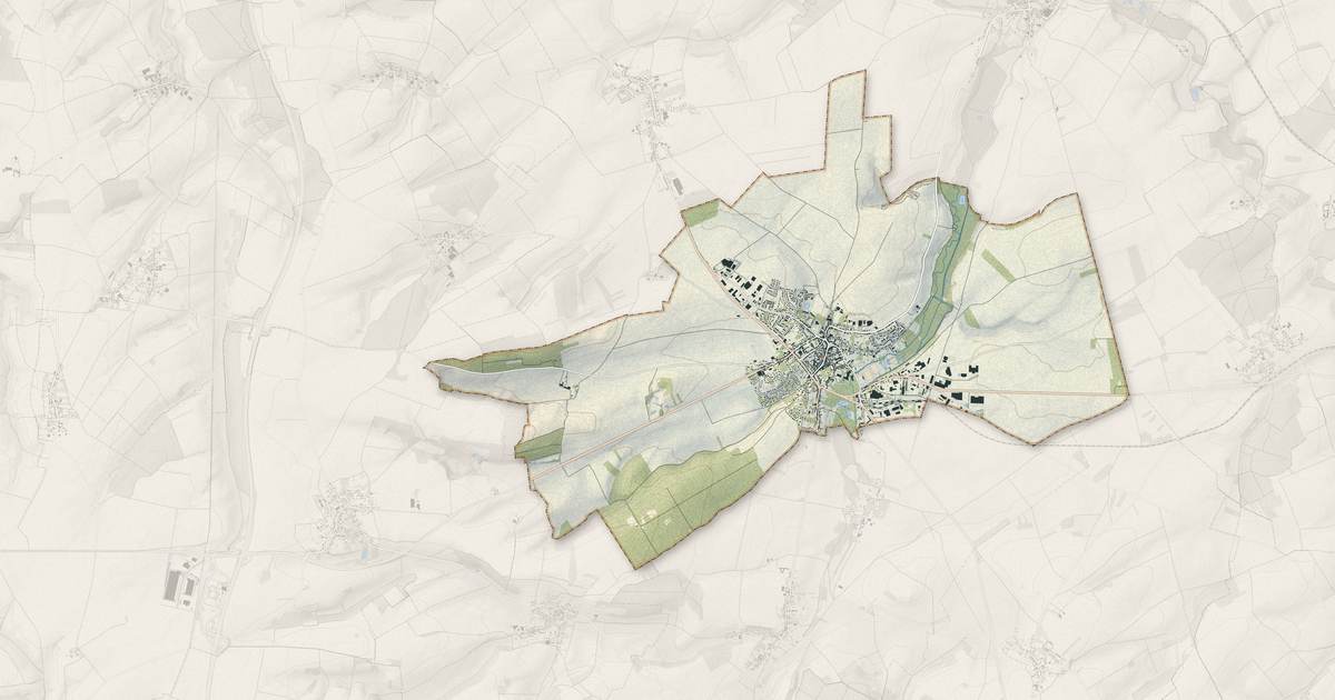 Portrait cartographique de Breteuil : relief, eau, forêts, bâti et voies, calculés à partir des données de l'IGN
