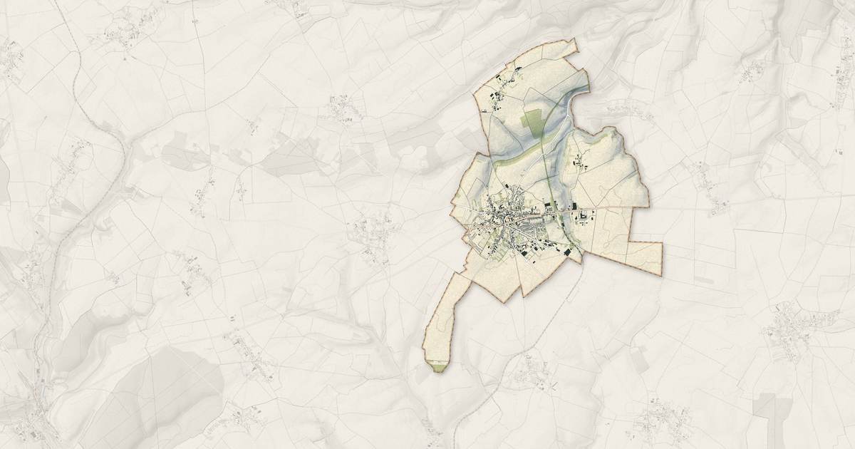 Portrait cartographique de Crèvecœur-le-Grand : relief, eau, forêts, bâti et voies, calculés à partir des données de l'IGN