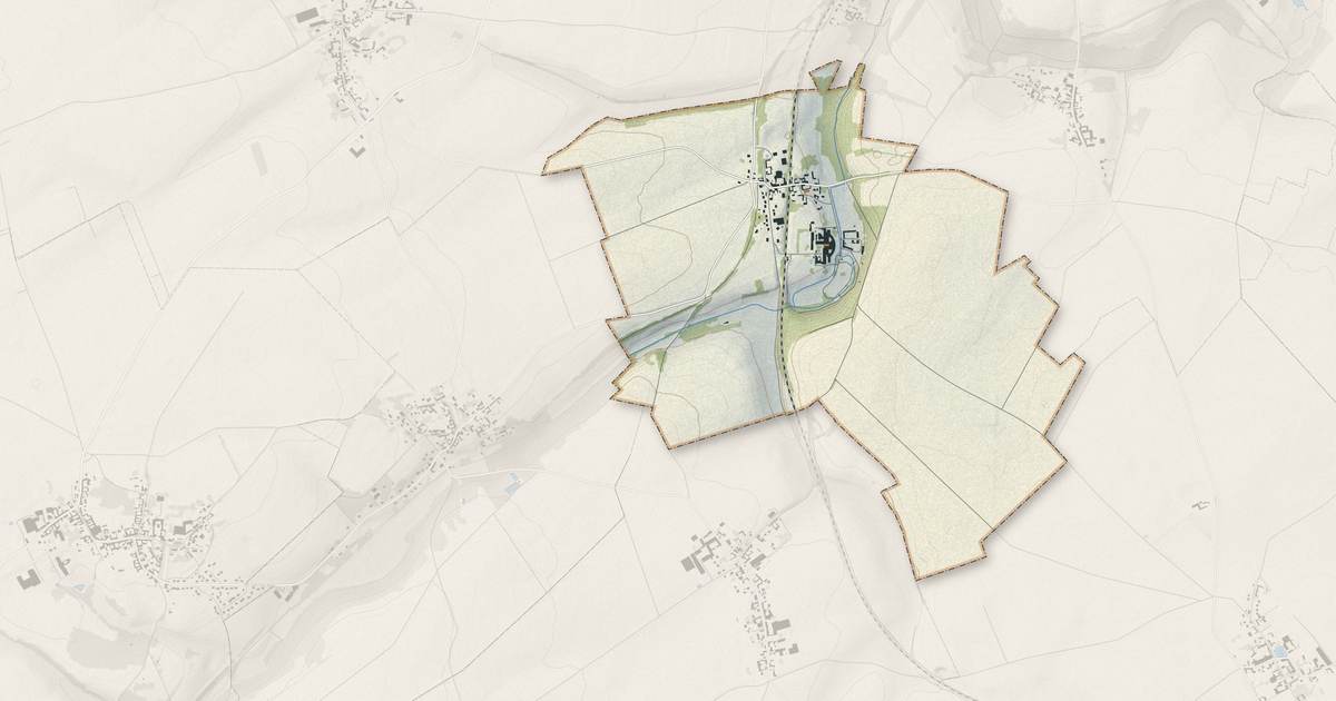 Portrait cartographique de Domfront : relief, eau, forêts, bâti et voies, calculés à partir des données de l'IGN