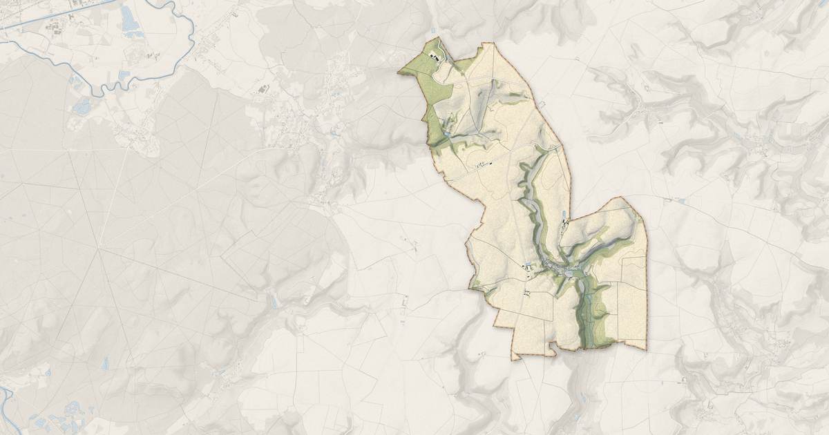 Portrait cartographique de Moulin-sous-Touvent : relief, eau, forêts, bâti et voies, calculés à partir des données de l'IGN