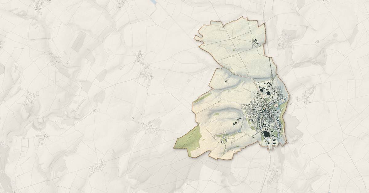 Portrait cartographique de Saint-Just-en-Chaussée : relief, eau, forêts, bâti et voies, calculés à partir des données de l'IGN