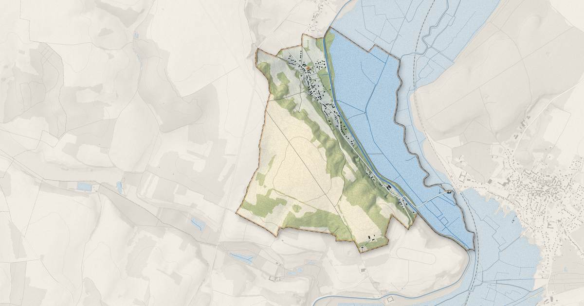 Portrait cartographique de Varinfroy : relief, eau, forêts, bâti et voies, calculés à partir des données de l'IGN