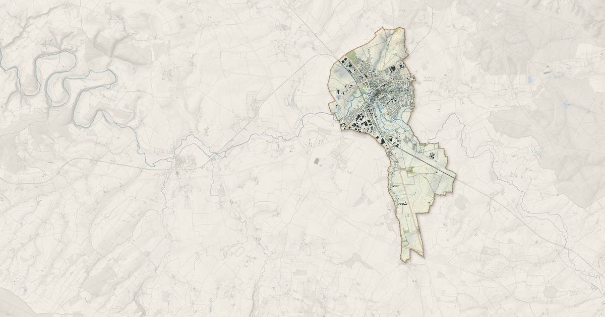 Portrait cartographique de Argentan : relief, eau, forêts, bâti et voies, calculés à partir des données de l'IGN
