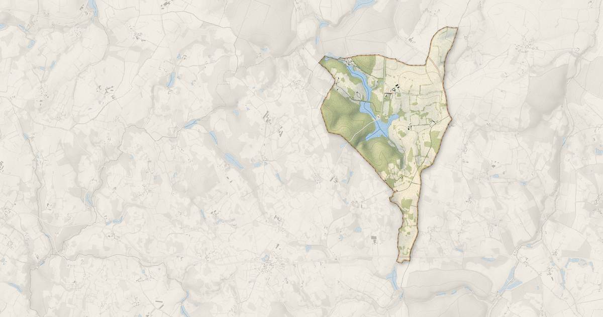 Portrait cartographique de Le Champ-de-la-Pierre : relief, eau, forêts, bâti et voies, calculés à partir des données de l'IGN