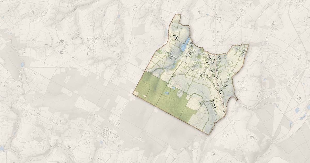 Portrait cartographique de La Chapelle-au-Moine : relief, eau, forêts, bâti et voies, calculés à partir des données de l'IGN
