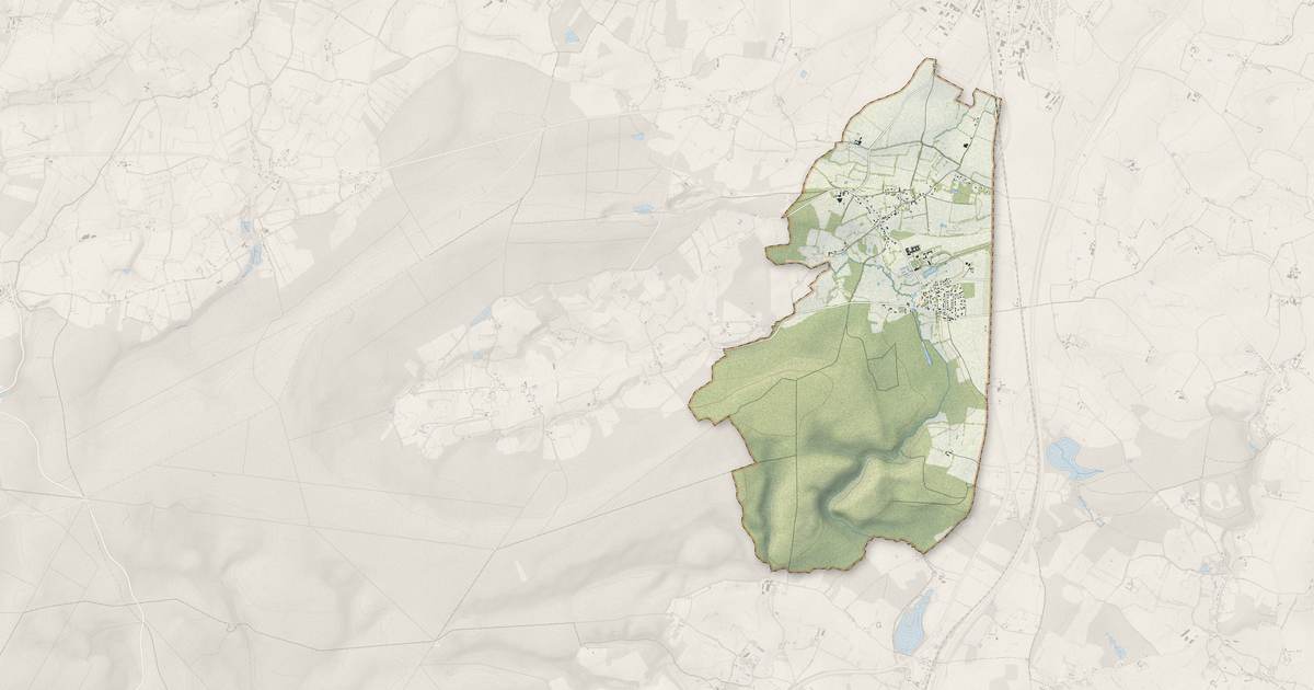 Portrait cartographique de La Chapelle-près-Sées : relief, eau, forêts, bâti et voies, calculés à partir des données de l'IGN